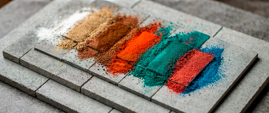 Пигменты для бетона SikaColor: колеровка в массе, дозировка 2-5%, стойкость цвета 20-30 лет — иллюстрация к статье на siksmes.ru